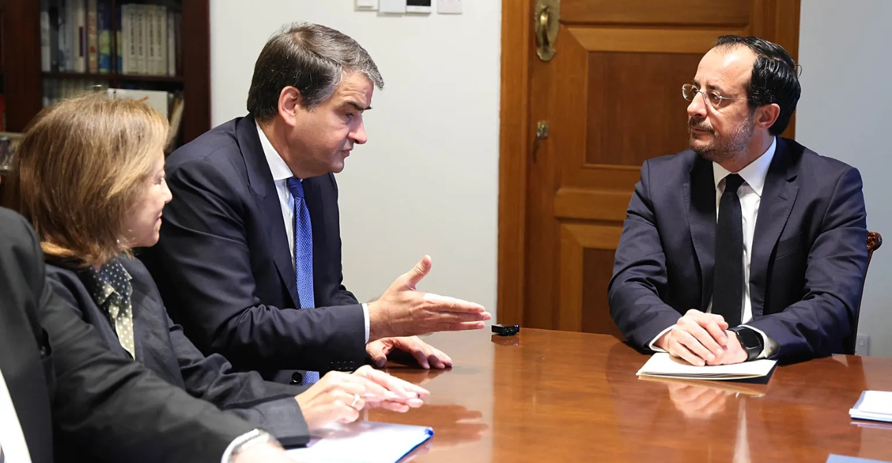 &Sigma;&tau;&eta;&nu; &Kappa;ύ&pi;&rho;&omicron; &omicron; &epsilon;&iota;&delta;&iota;&kappa;ό&sigmaf; &epsilon;&kappa;&pi;&rho;ό&sigma;&omega;&pi;&omicron;&sigmaf; &tau;&eta;&sigmaf; &Epsilon;&Epsilon; &gamma;&iota;&alpha; &tau;&omicron; &Kappa;&upsilon;&pi;&rho;&iota;&alpha;&kappa;ό &ndash; &Omicron;&iota; &sigma;&upsilon;&nu;&alpha;&nu;&tau;ή&sigma;&epsilon;&iota;&sigmaf; &mu;&epsilon; &Chi;&rho;&iota;&sigma;&tau;&omicron;&delta;&omicron;&upsilon;&lambda;ί&delta;&eta; &kappa;&alpha;&iota; &Epsilon;&rho;&chi;&iota;&omicron;&upsilon;&rho;&mu;ά&nu;