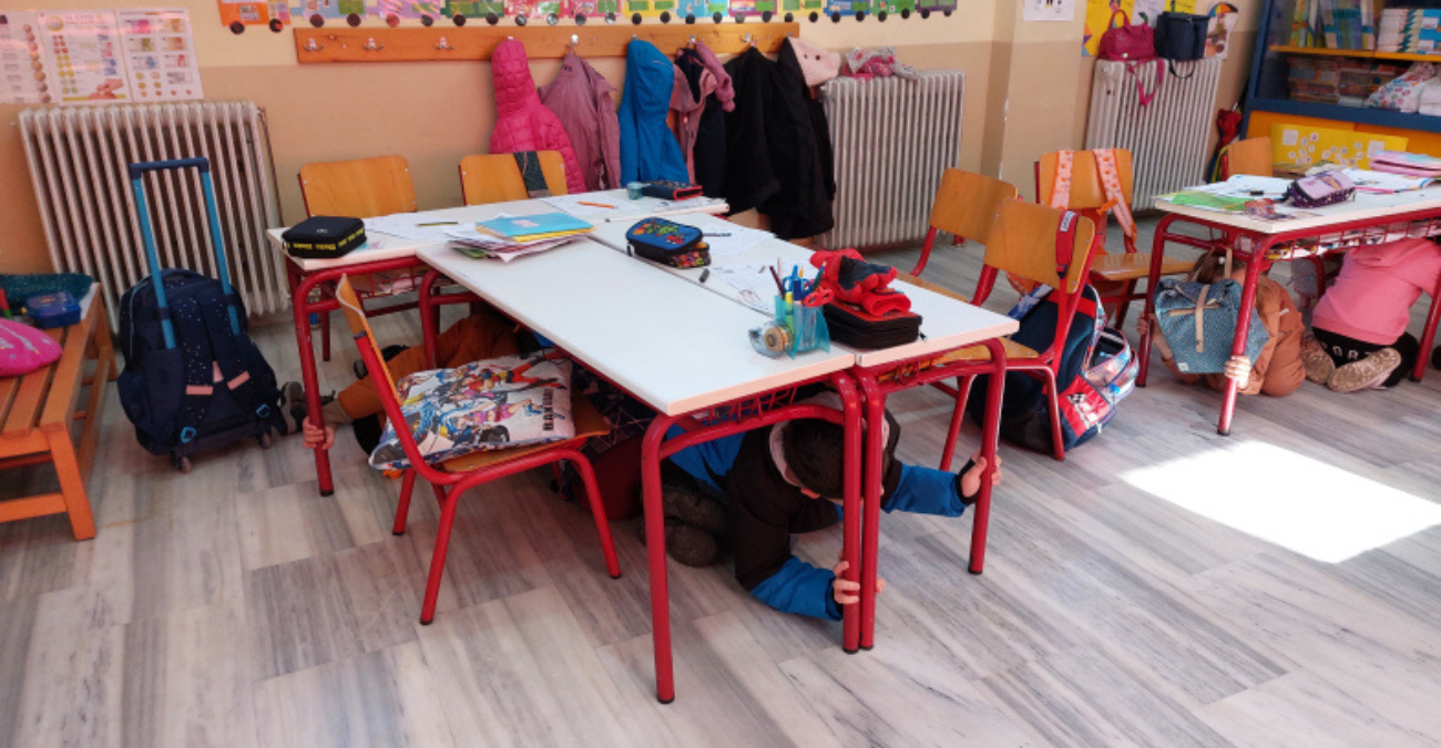 Τρεις μεγάλοι σεισμοί σε 24 ώρες και κανείς δεν σκέφτηκε μια άμεση άσκηση στα σχολεία;