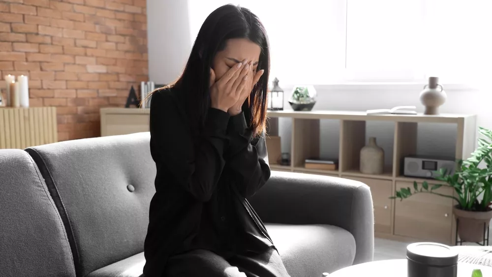 &Pi;ώ&sigmaf; &nu;&alpha; &sigma;&tau;&eta;&rho;ί&xi;&omicron;&upsilon;&mu;&epsilon; έ&nu;&alpha;&nu; ά&nu;&theta;&rho;&omega;&pi;&omicron; &pi;&omicron;&upsilon; &pi;&epsilon;&nu;&theta;&epsilon;ί: 5 &epsilon;&pi;&iota;&sigma;&tau;&eta;&mu;&omicron;&nu;&iota;&kappa;ά &tau;&epsilon;&kappa;&mu;&eta;&rho;&iota;&omega;&mu;έ&nu;&omicron;&iota; &tau;&rho;ό&pi;&omicron;&iota;