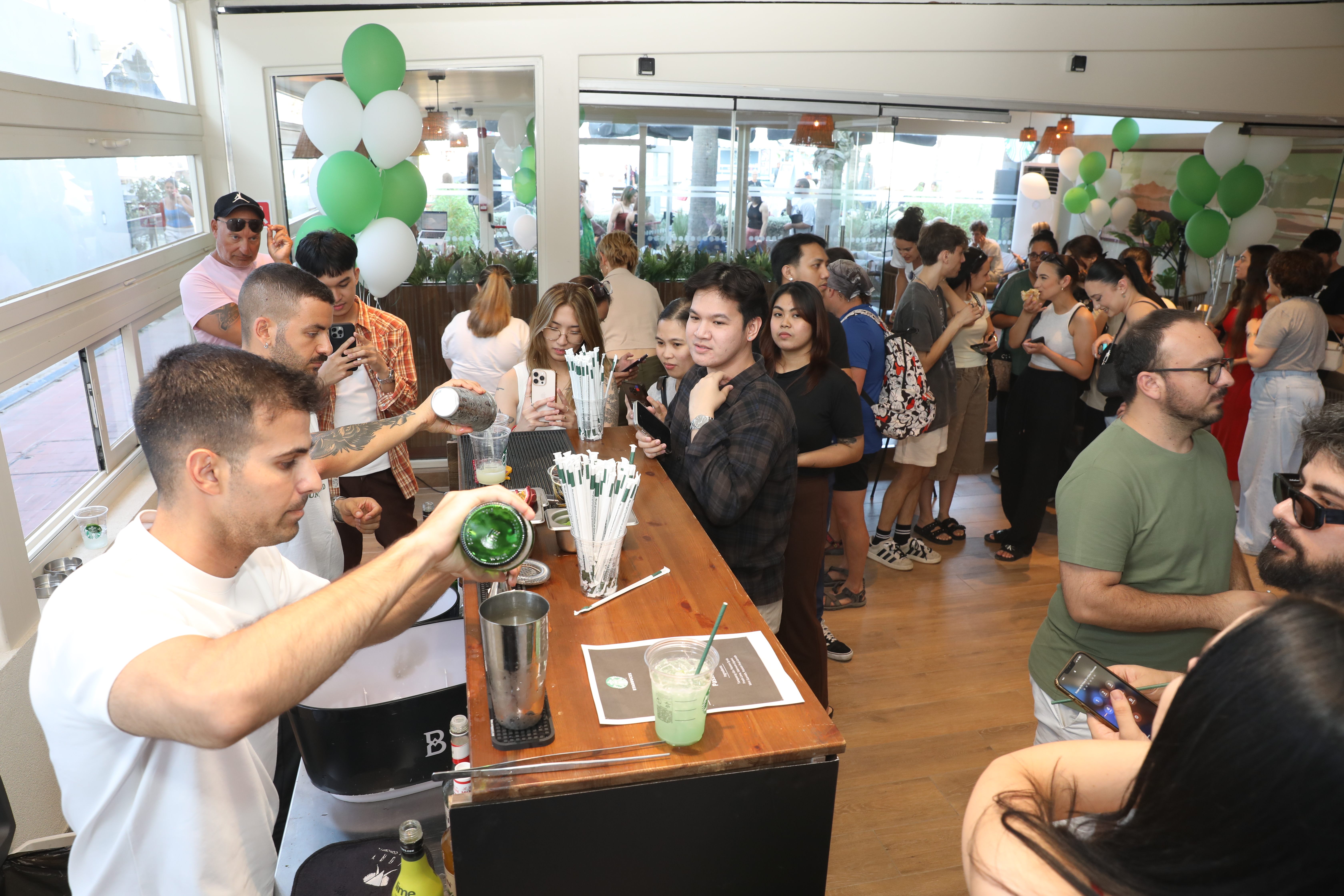 Καλοκαιρινό πάρτι με… γεύση Starbucks στις Φοινικούδες!