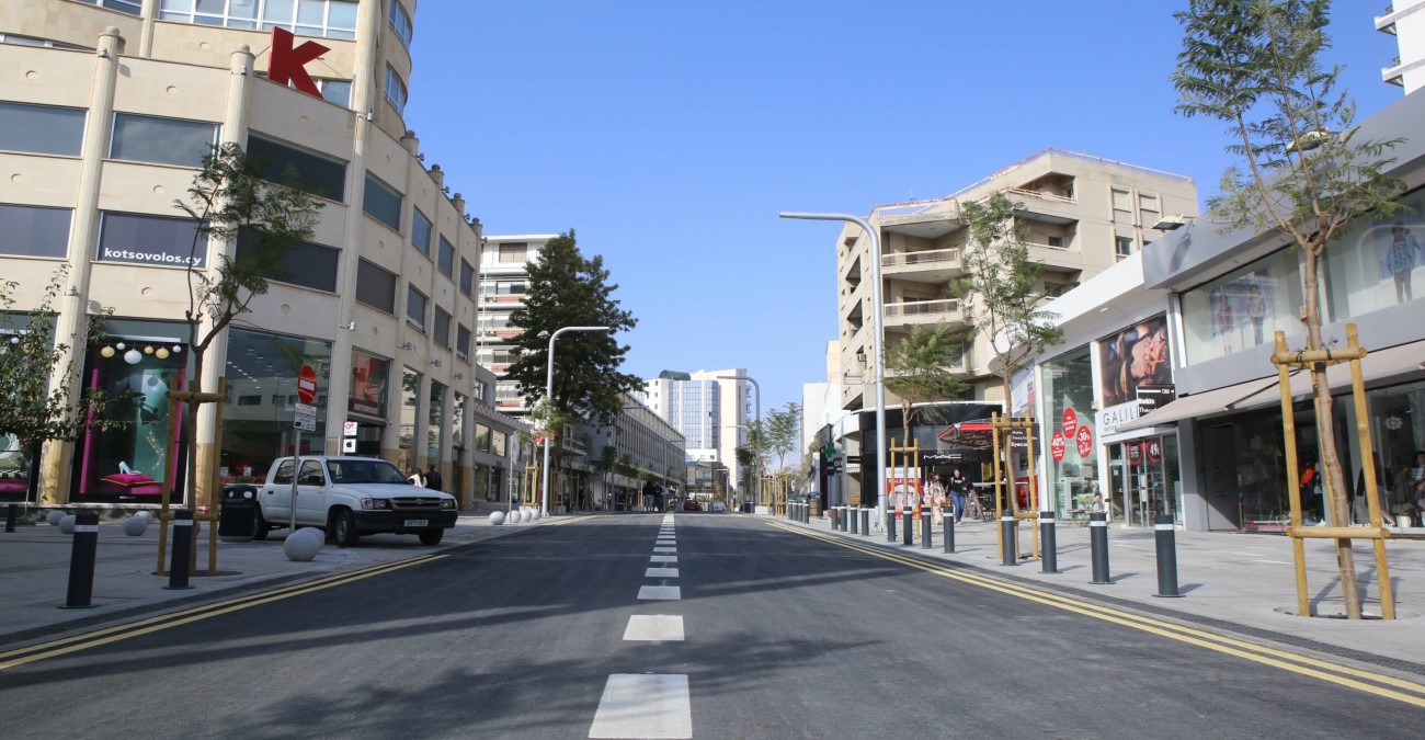 Από τύχη δεν θρηνήσαμε θύματα: Έπεσαν σκαλωσιές στη Μακαρίου και προκάλεσαν ζημιές - Δείτε φωτογραφίες