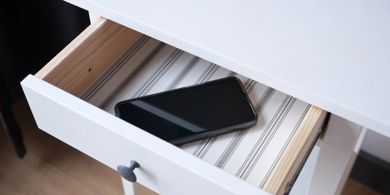 Γιατί το να κρατάς το παλιό σου τηλέφωνο σε ένα συρτάρι είναι πολύ κακή ιδέα