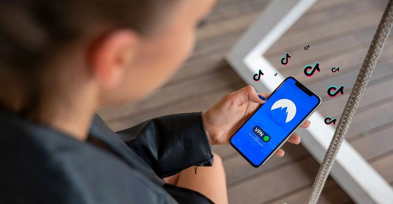 Τι καθιστά το TikTok εθιστικό - «Κίτρινη κάρτα» από την Κομισιόν λόγω του σχεδιασμού του