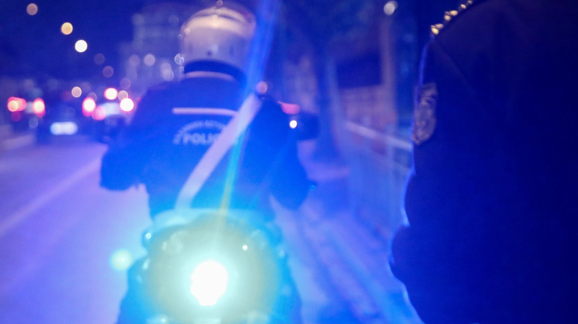 16χρονος Ρομά κλείδωσε τη 2χρονη ανιψιά του στο αμάξι για να ξεφύγει από αστυνομικούς