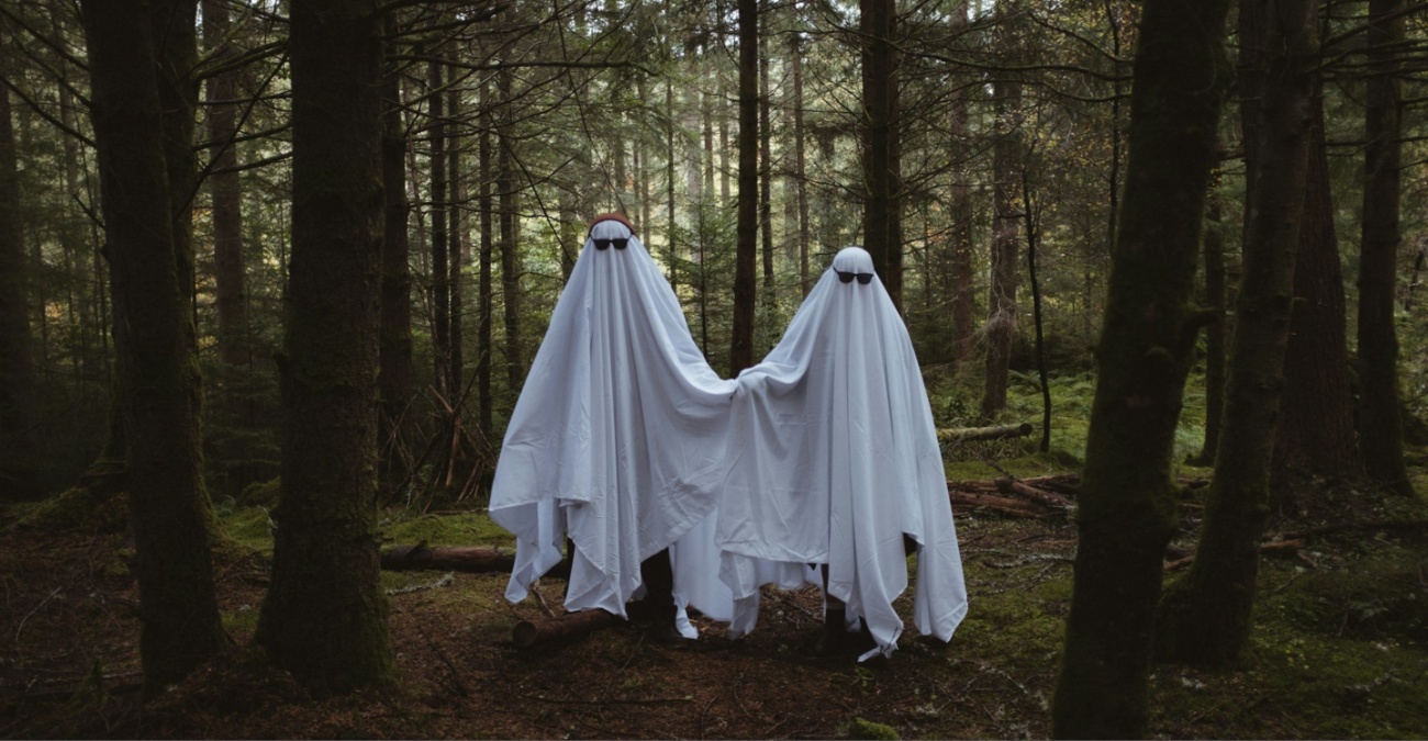 Ένας στους τρεις πιστεύει ότι τα φαντάσματα υπάρχουν – αλλά κανείς δεν τολμά να το πει στους φίλους του Ένας στους τρεις πιστεύει ότι τα φαντάσματα υπάρχουν – αλλά κανείς δεν τολμά να το πει στους φίλους του