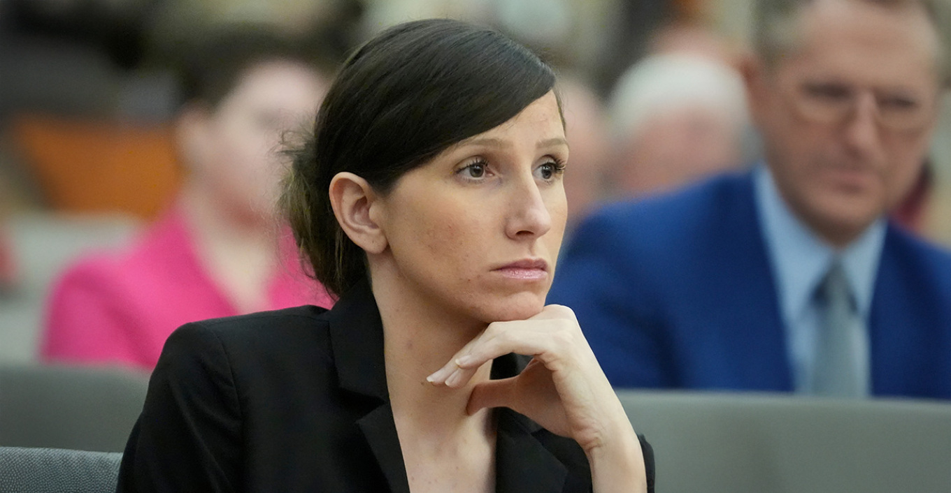 &laquo;&Theta;&lambda;&iota;&mu;&mu;έ&nu;&eta;&raquo; &chi;ή&rho;&alpha; &delta;&eta;&lambda;&eta;&tau;&eta;&rho;ί&alpha;&sigma;&epsilon; &tau;&omicron;&nu; ά&nu;&delta;&rho;&alpha; &tau;&eta;&sigmaf; &gamma;&iota;&alpha; &nu;&alpha;... &kappa;&lambda;&eta;&rho;&omicron;&nu;&omicron;&mu;ή&sigma;&epsilon;&iota; 4 &epsilon;&kappa;&alpha;&tau;. &kappa;&alpha;&iota; &tau;&omicron; έ&sigma;&kappa;&alpha;&sigma;&epsilon; &mu;&epsilon; &epsilon;&rho;&alpha;&sigma;&tau;ή - &Tau;&eta;&nu; &laquo;έ&kappa;&alpha;&psi;&epsilon;&raquo; &pi;&alpha;&iota;&delta;&iota;&kappa;ό &beta;&iota;&beta;&lambda;ί&omicron;