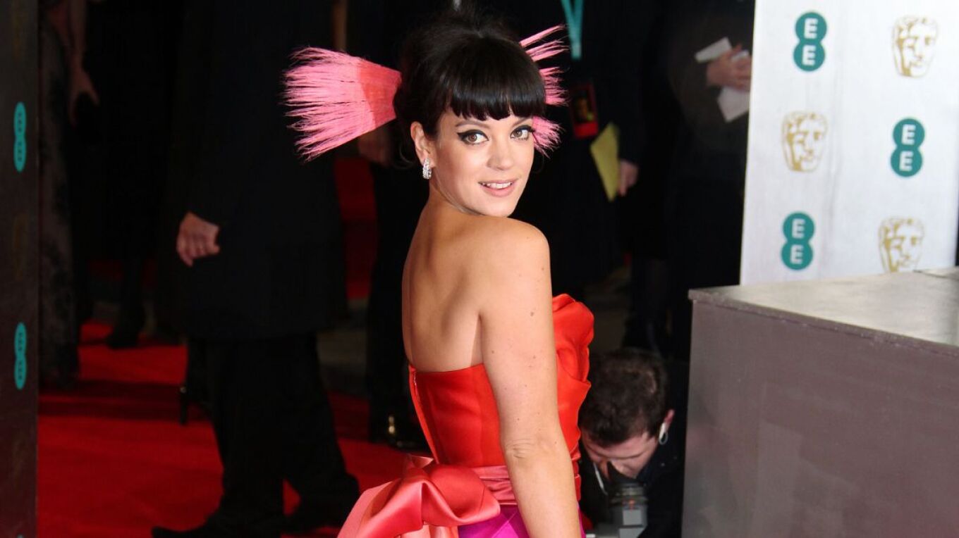 H &Lambda;ί&lambda;&iota; Ά&lambda;&epsilon;&nu; &chi;ά&rho;&iota;&sigma;&epsilon; &mu;&iota;&alpha; &delta;&omega;&rho;&epsilon;ά&nu; &phi;&omega;&tau;&omicron;&gamma;&rho;&alpha;&phi;ί&alpha; &alpha;&pi;ό &tau;&alpha; &pi;ό&delta;&iota;&alpha; &tau;&eta;&sigmaf; &pi;&omicron;&upsilon; &tau;&eta;&sigmaf; &epsilon;&xi;&alpha;&sigma;&phi;&alpha;&lambda;ί&zeta;&omicron;&upsilon;&nu; &pi;&epsilon;&rho;&iota;&sigma;&sigma;ό&tau;&epsilon;&rho;&alpha; &chi;&rho;ή&mu;&alpha;&tau;&alpha; &alpha;&pi;ό &tau;&omicron; Only Fans &sigma;&epsilon; &sigma;&chi;έ&sigma;&eta; &mu;&epsilon; &tau;&omicron; &tau;&rho;&alpha;&gamma;&omicron;ύ&delta;&iota;