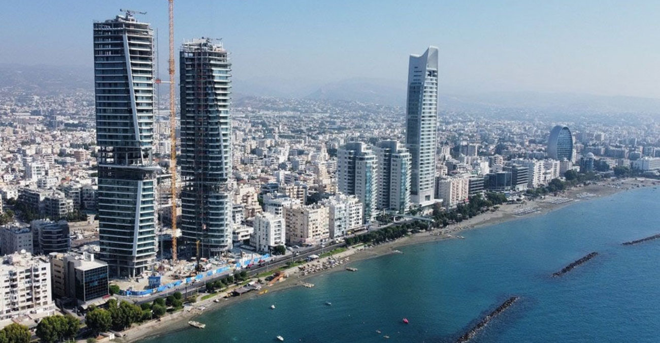 &Delta;ύ&omicron; &pi;ό&lambda;&epsilon;&iota;&sigmaf; &tau;&eta;&sigmaf; &Kappa;ύ&pi;&rho;&omicron;&upsilon; &alpha;&nu;ά&mu;&epsilon;&sigma;&alpha; &sigma;&tau;&omicron;&upsilon;&sigmaf; &kappa;&alpha;&lambda;ύ&tau;&epsilon;&rho;&omicron;&upsilon;&sigmaf; &pi;&rho;&omicron;&omicron;&rho;&iota;&sigma;&mu;&omicron;ύ&sigmaf; &gamma;&iota;&alpha; &omicron;&iota;&kappa;&omicron;&gamma;έ&nu;&epsilon;&iota;&epsilon;&sigmaf; &sigma;&tau;&eta;&nu; &Epsilon;&upsilon;&rho;ώ&pi;&eta;