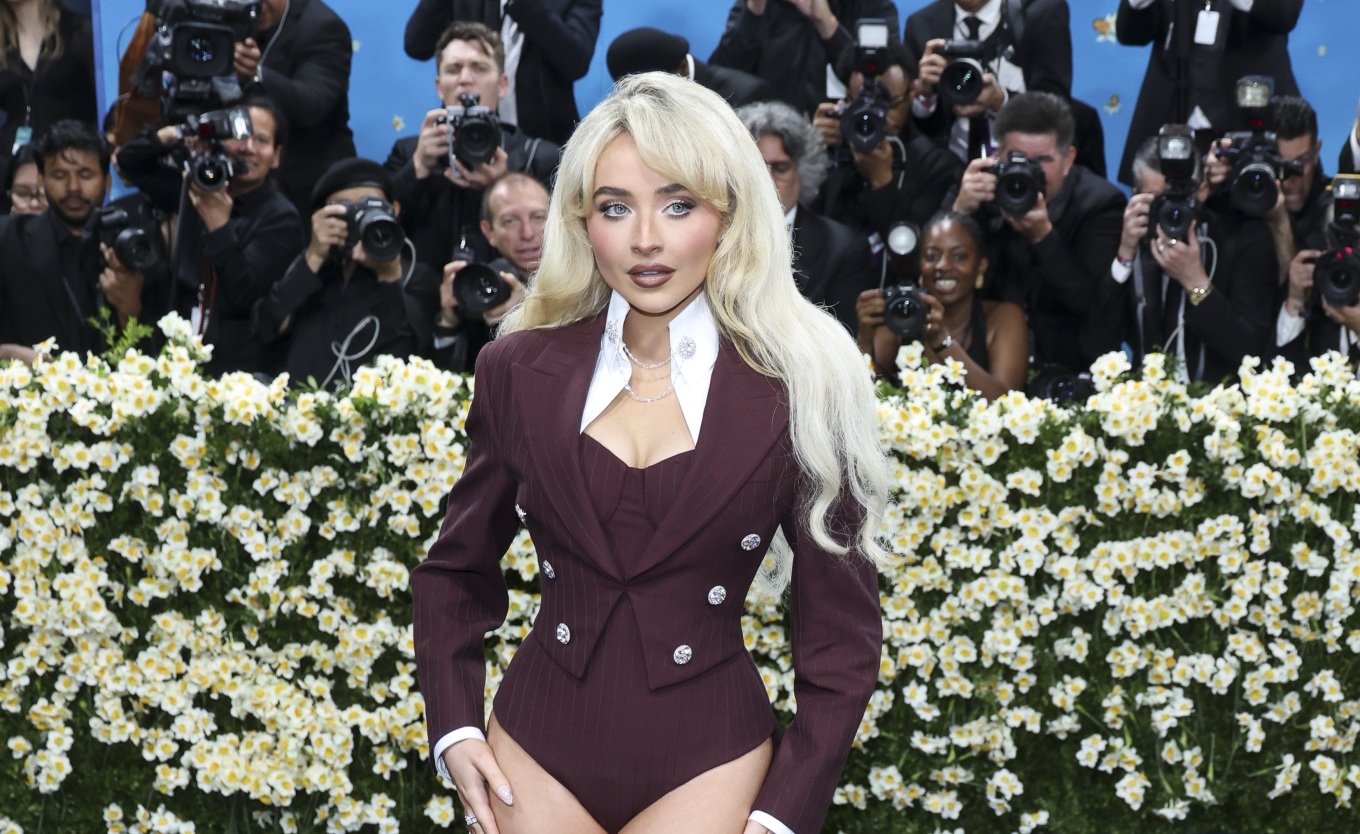 VIDEO: Καβγάς της Σαμπρίνα Κάρπεντερ με τον Λευκό Οίκο - «Αηδιαστικό να βάζετε τραγούδια μου στις συλλήψεις μεταναστών»