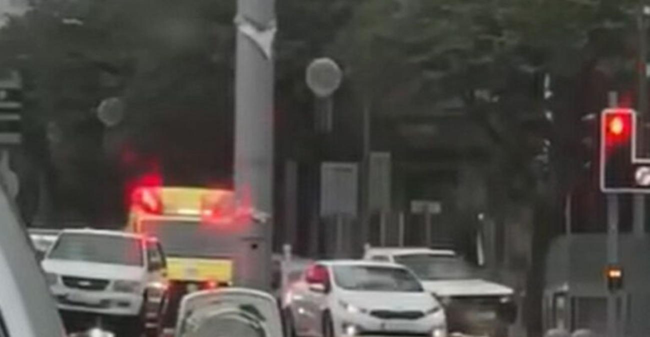 Ασθενοφόρο σε σταθερές κάμερες: Τι πρέπει να κάνουν οι οδηγοί