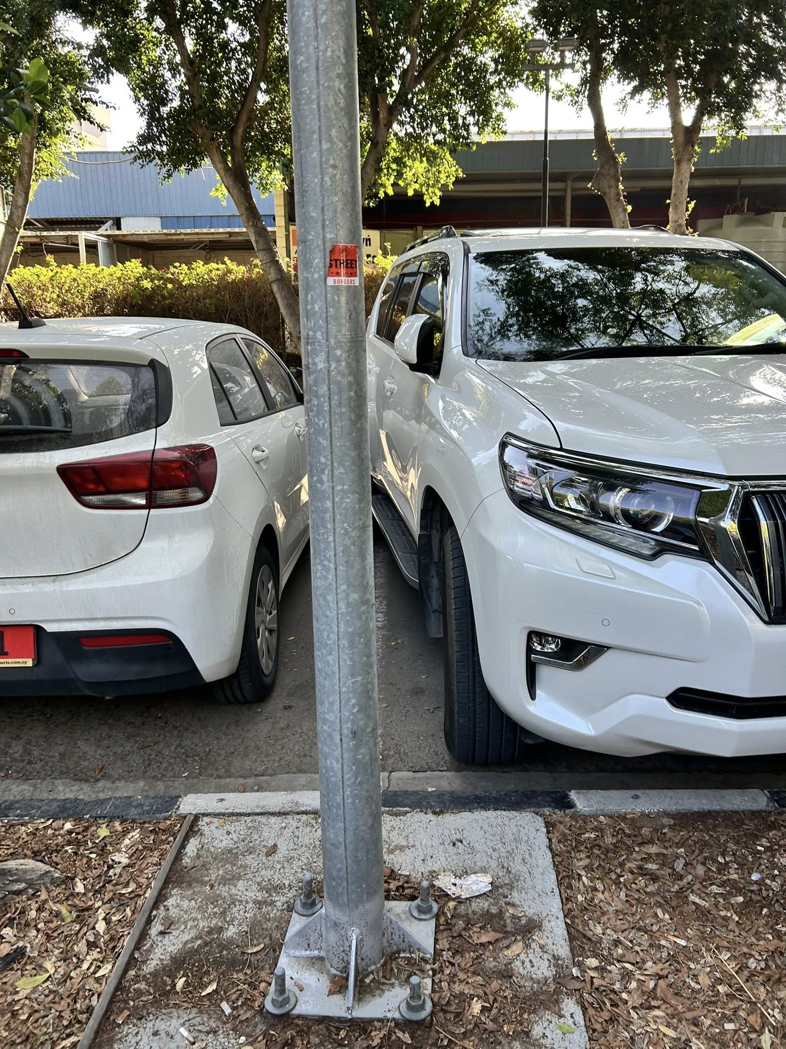 «Γάρος της ημέρας» σε άλλο επίπεδο: Δείτε το παρκάρισμα που προκάλεσε έκρηξη αντιδράσεων