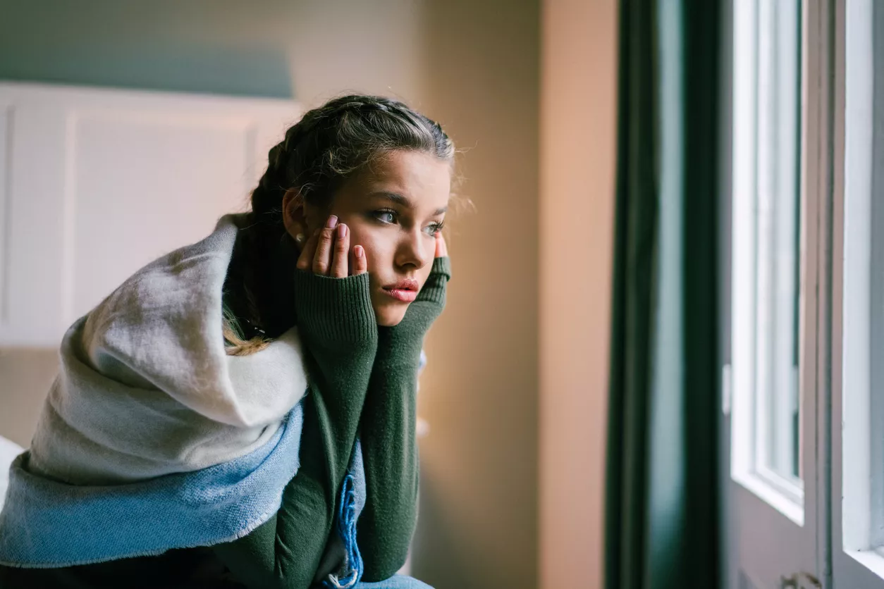 7 σιωπηλά σημάδια ότι κάποιος είναι βαθιά δυστυχισμένος και το κρύβει