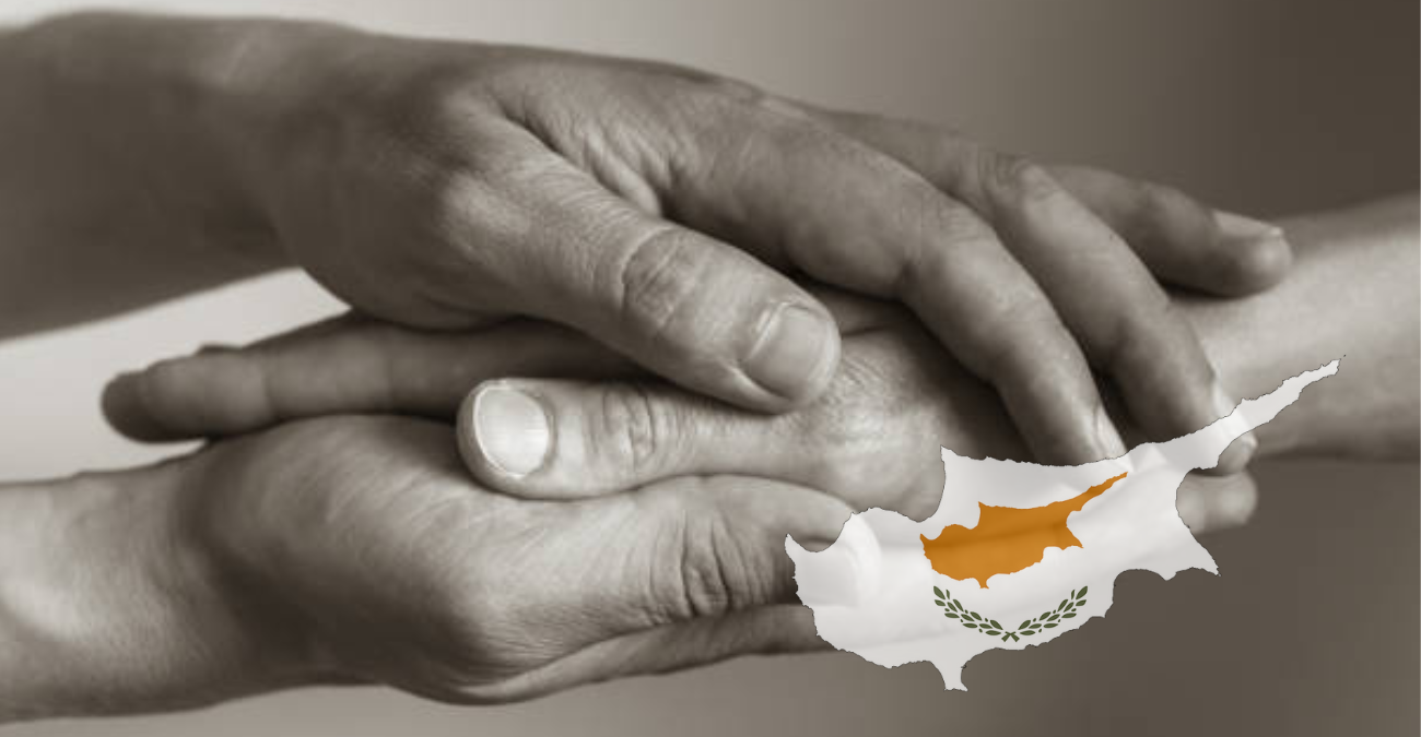 Σε άσχημη οικονομική κατάσταση: Χρειάζονται τρόφιμα - Ηλικιωμένη κυρία και οικογένεια με ένα παιδάκι