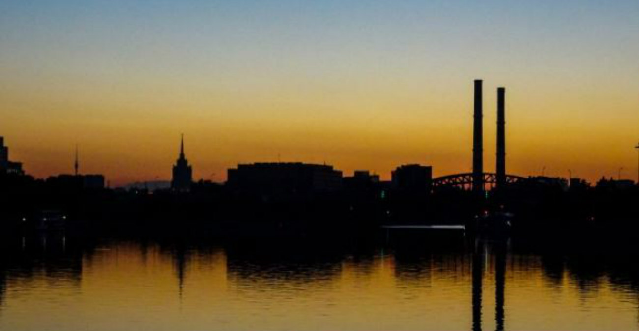 &Alpha;&pi;ί&sigma;&tau;&epsilon;&upsilon;&tau;&omicron;: &Tau;&omicron; έ&chi;&epsilon;&tau;&epsilon; &xi;&alpha;&nu;&alpha;&delta;&epsilon;ί; &Tau;&rho;ί&alpha;... &phi;&epsilon;&gamma;&gamma;ά&rho;&iota;&alpha; &phi;ώ&tau;&iota;&sigma;&alpha;&nu; &tau;&omicron;&nu; &omicron;&upsilon;&rho;&alpha;&nu;ό &tau;&eta;&sigmaf; &Mu;ό&sigma;&chi;&alpha;&sigmaf; - &Tau;&omicron; &sigma;&pi;ά&nu;&iota;&omicron; &phi;&alpha;&iota;&nu;ό&mu;&epsilon;&nu;&omicron; &tau;&eta;&sigmaf; &pi;&alpha;&rho;&alpha;&sigma;&epsilon;&lambda;ή&nu;&eta;&sigmaf; - &Phi;&omega;&tau;&omicron;&gamma;&rho;&alpha;&phi;ί&epsilon;&sigmaf;