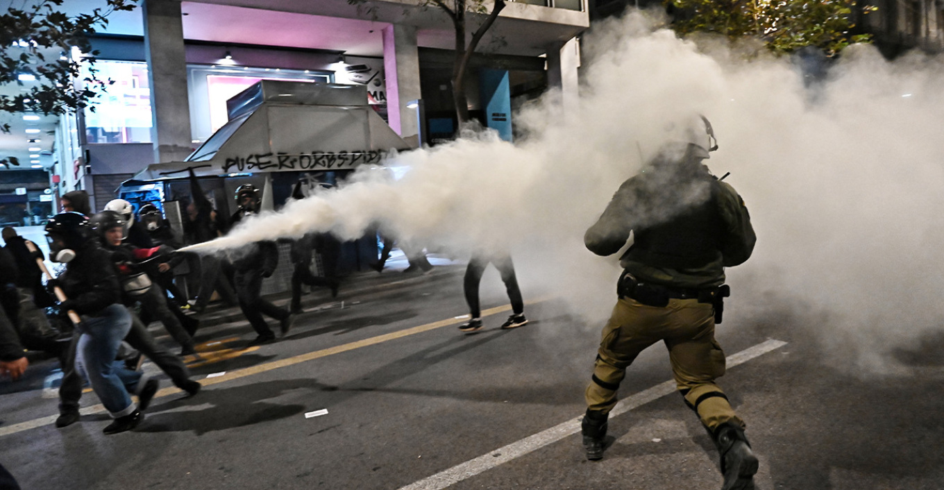 Video: Επεισόδια στο κέντρο της Αθήνας - Χημικά και κρότου λάμψης από την ΕΛΑΣ
