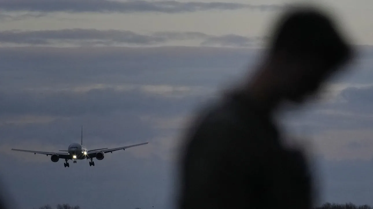&Sigma;&upsilon;&nu;&alpha;&gamma;&epsilon;&rho;&mu;ό&sigmaf; &sigma;&tau;&eta;&nu; &Gamma;&epsilon;&rho;&mu;&alpha;&nu;ί&alpha;: &Alpha;&epsilon;&rho;&omicron;&pi;&lambda;ά&nu;&omicron; cargo &sigma;&upsilon;&gamma;&kappa;&rho;&omicron;ύ&sigma;&tau;&eta;&kappa;&epsilon; &sigma;&tau;&omicron;&nu; &alpha;έ&rho;&alpha; &mu;&epsilon; &laquo;ά&gamma;&nu;&omega;&sigma;&tau;&omicron; &alpha;&nu;&tau;&iota;&kappa;&epsilon;ί&mu;&epsilon;&nu;&omicron;&raquo;