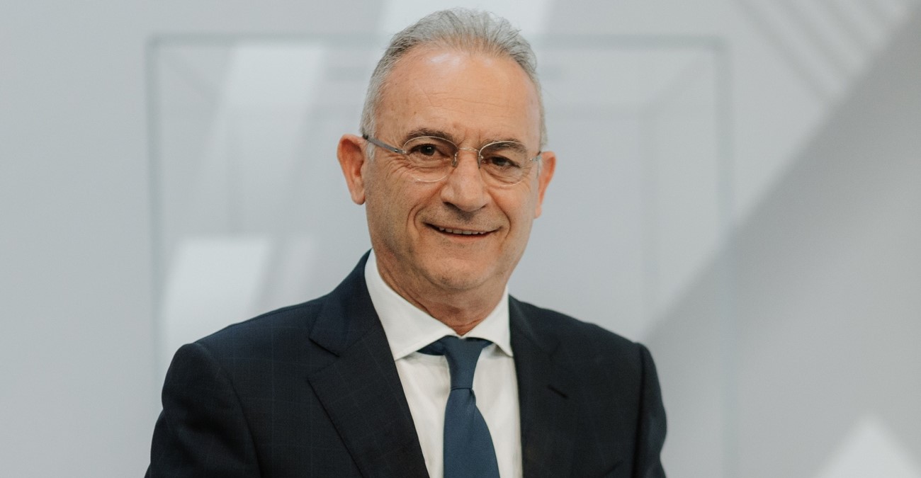 &Alpha;&beta;έ&rho;&omega;&phi; &Nu;&epsilon;&omicron;&phi;ύ&tau;&omicron;&upsilon;: &laquo;&Delta;&epsilon;&nu; &epsilon;ί&nu;&alpha;&iota; &alpha;&pi;&omicron;&delta;&epsilon;&kappa;&tau;ό &gamma;&iota;&alpha; &mu;&iota;&alpha; &sigma;ύ&gamma;&chi;&rho;&omicron;&nu;&eta; &epsilon;&upsilon;&rho;&omega;&pi;&alpha;ϊ&kappa;ή &chi;ώ&rho;&alpha; &nu;&alpha; &chi;ά&nu;&epsilon;&tau;&alpha;&iota; &tau;&omicron; 50% &tau;&omicron;&upsilon; &pi;&epsilon;&rho;&iota;&omicron;&rho;&iota;&sigma;&mu;έ&nu;&omicron;&upsilon; &nu;&epsilon;&rho;&omicron;ύ &mu;&alpha;&sigmaf;&raquo;