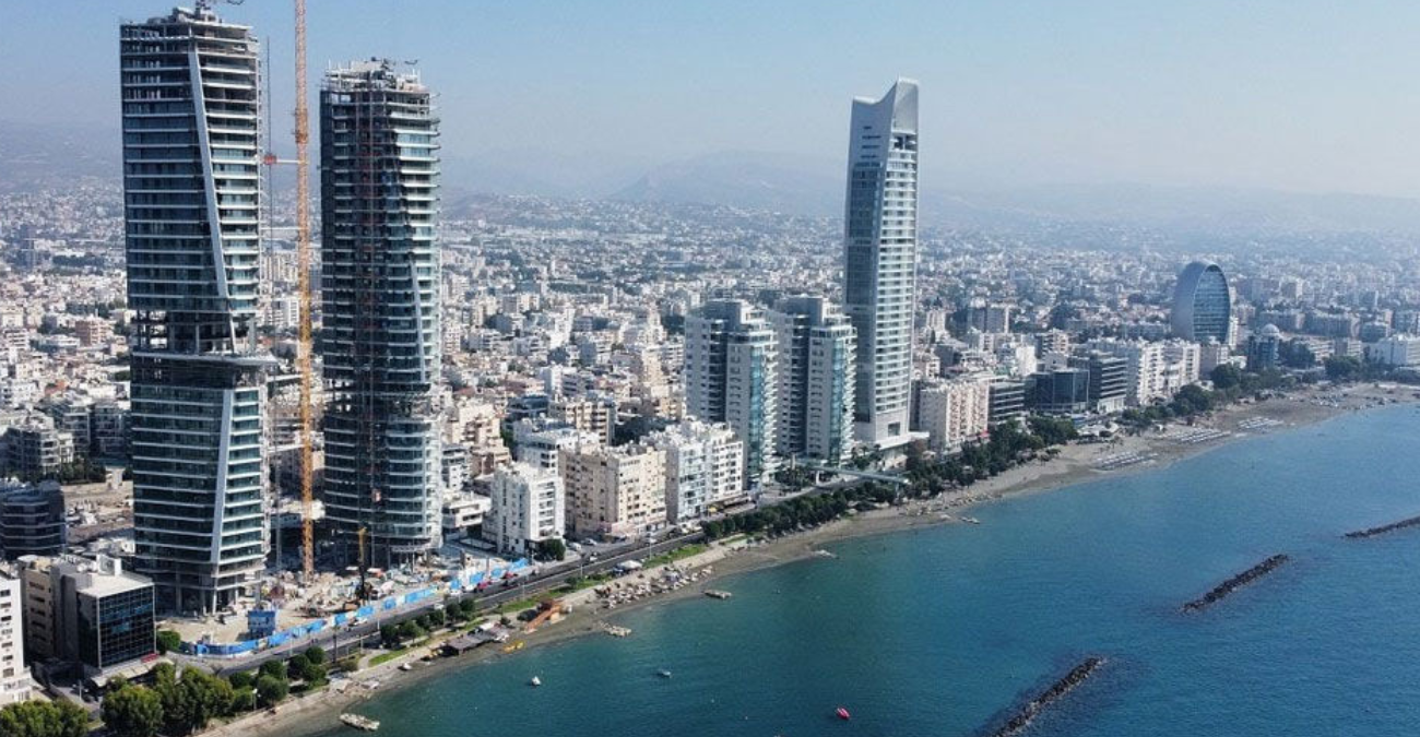 &Epsilon;&nu;&tau;&upsilon;&pi;&omega;&sigma;&iota;&alpha;&kappa;ό &theta;έ&alpha;&mu;&alpha;: &Tau;&omicron; &laquo;&mu;&upsilon;&sigma;&tau;&eta;&rho;&iota;ώ&delta;&epsilon;&sigmaf;&raquo; &sigma;ύ&nu;&nu;&epsilon;&phi;&omicron; &pi;ά&nu;&omega; &alpha;&pi;ό &tau;&eta; &Lambda;&epsilon;&mu;&epsilon;&sigma;ό - &Phi;&omega;&tau;&omicron;&gamma;&rho;&alpha;&phi;ί&epsilon;&sigmaf;