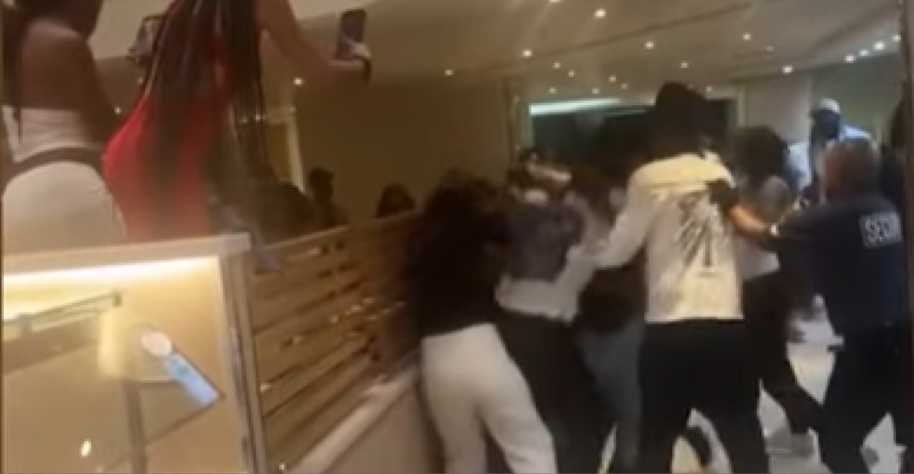VIDEO: Άγριος καβγάς για... κοτομπουκιές σε κρουαζιερόπλοιο
