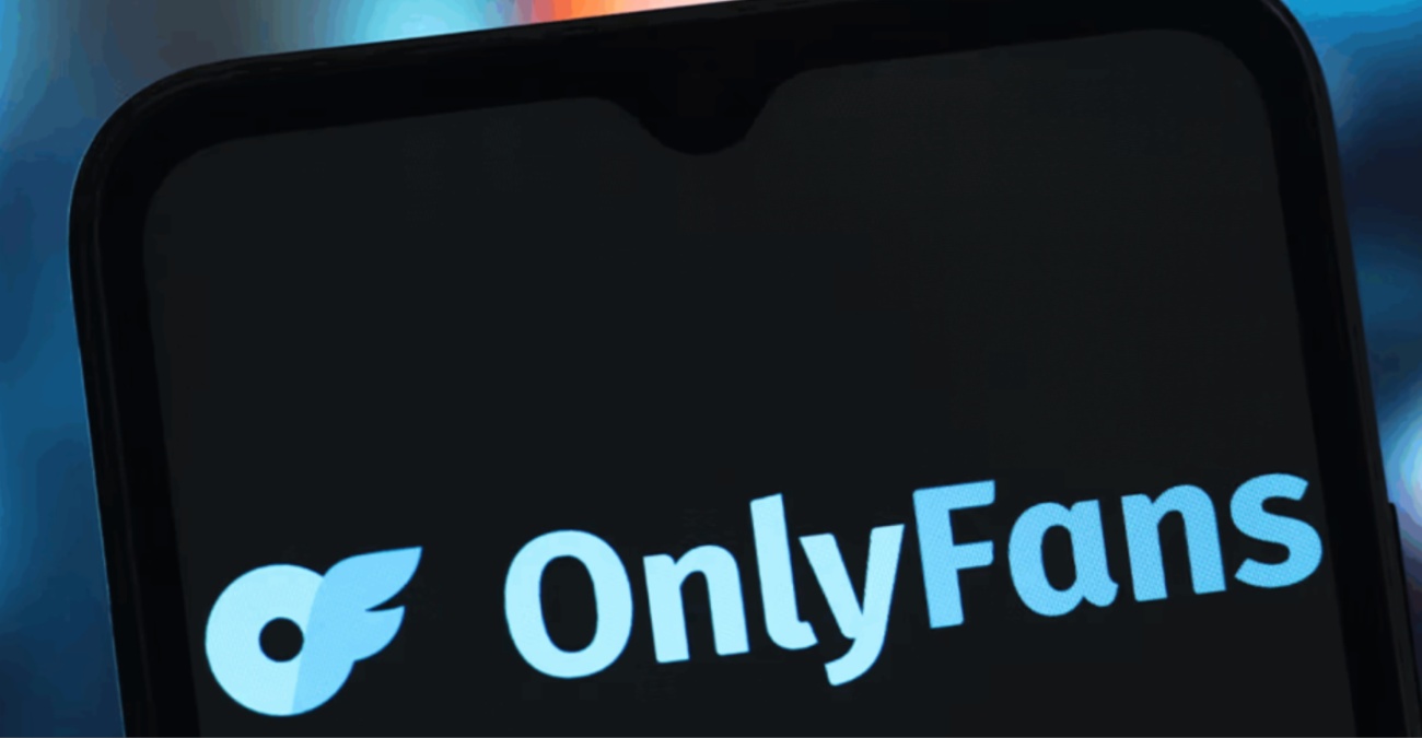 OnlyFans: &Eta; &pi;&omicron;&lambda;ύ&tau;&epsilon;&kappa;&nu;&eta; &mu;&eta;&tau;έ&rho;&alpha; &kappa;&alpha;&iota; &phi;&iota;&lambda;ά&nu;&theta;&rho;&omega;&pi;&omicron;&sigmaf; &pi;&omicron;&upsilon; &kappa;&rho;&alpha;&tau;ά &sigma;&tau;&alpha; &chi;έ&rho;&iota;&alpha; &tau;&eta;&sigmaf; &tau;&eta;&nu; &laquo;&alpha;&upsilon;&tau;&omicron;&kappa;&rho;&alpha;&tau;&omicron;&rho;ί&alpha;&raquo; &tau;&omega;&nu; 5,5 &delta;&iota;&sigma;.