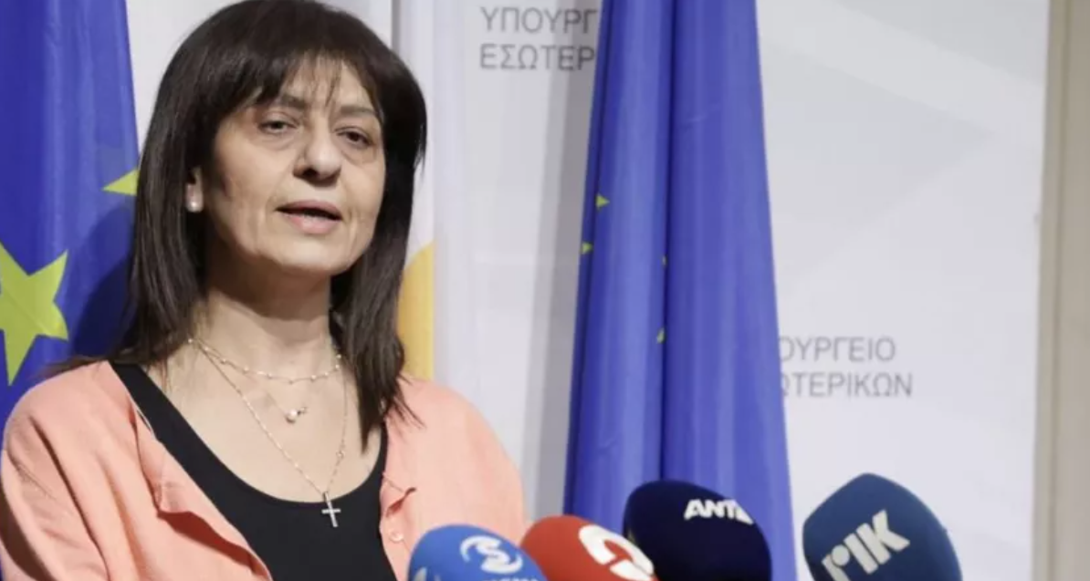 &laquo;&Sigma;&pi;ά&epsilon;&iota;&raquo; &tau;&eta; &sigma;&iota;ώ&pi;&eta; &tau;&eta;&sigmaf; &eta; &Mu;&alpha;&rho;ί&alpha; &Pi;&alpha;&pi;ά: &Omicron;&iota; &alpha;&pi;&omicron;&kappa;&alpha;&lambda;ύ&psi;&epsilon;&iota;&sigmaf; &tau;&eta;&sigmaf; &gamma;&iota;&alpha; &tau;&eta; &delta;&iota;&alpha;&chi;&epsilon;ί&rho;&iota;&sigma;&eta; &tau;&omega;&nu; &kappa;&alpha;&tau;&alpha;&phi;&upsilon;&gamma;ί&omega;&nu; - &laquo;&Sigma;&omicron;&beta;&alpha;&rho;έ&sigmaf; &alpha;&delta;&upsilon;&nu;&alpha;&mu;ί&epsilon;&sigmaf;...&raquo;