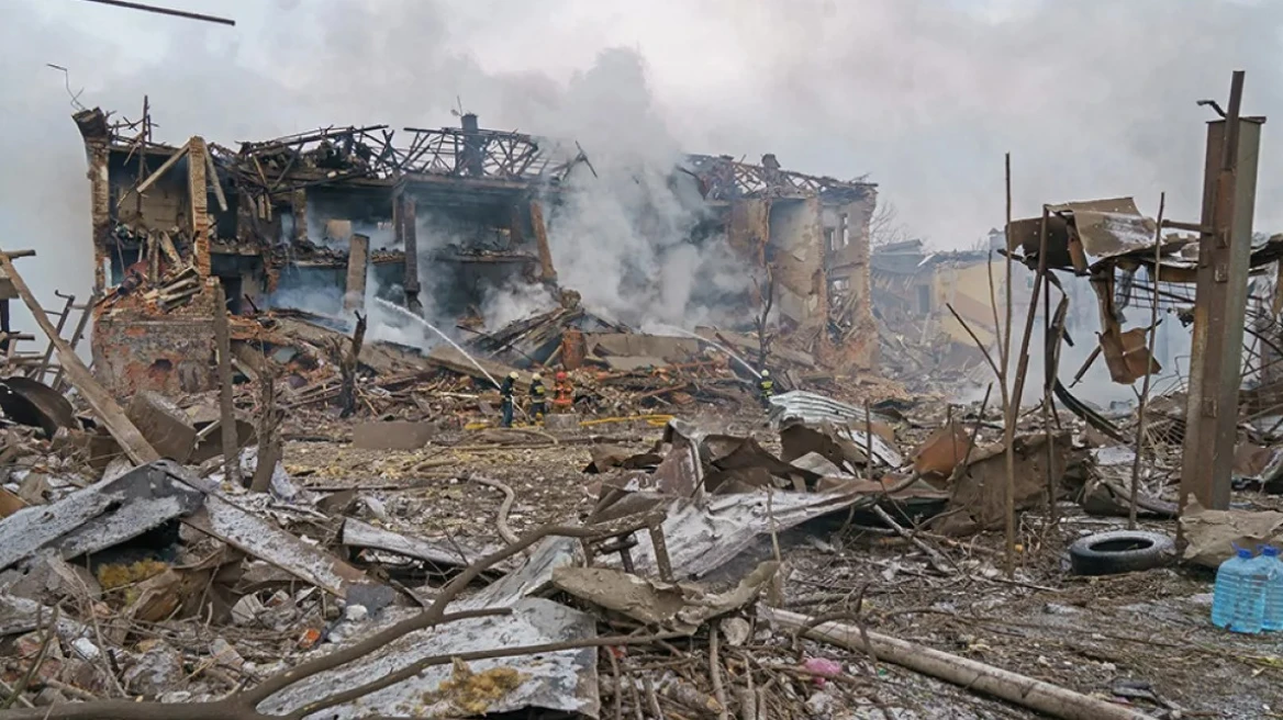 Έ&nu;&alpha;&sigmaf; &nu;&epsilon;&kappa;&rho;ό&sigmaf; &kappa;&iota; έ&nu;&alpha;&sigmaf; &tau;&rho;&alpha;&upsilon;&mu;&alpha;&tau;ί&alpha;&sigmaf; έ&pi;&epsilon;&iota;&tau;&alpha; &alpha;&pi;ό &omicron;&upsilon;&kappa;&rho;&alpha;&nu;&iota;&kappa;ό &chi;&tau;ύ&pi;&eta;&mu;&alpha; &mu;&epsilon; drones &sigma;&tau;&omicron; &Mu;&pi;έ&lambda;&gamma;&kappa;&omicron;&rho;&omicron;&nu;&tau;