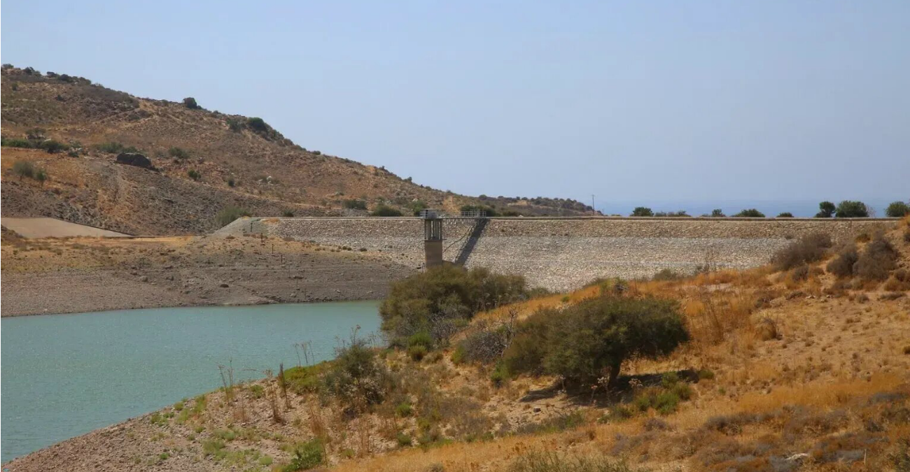 &Alpha;&pi;&alpha;&nu;&tau;ά &sigma;&tau;&iota;&sigmaf; &kappa;&alpha;&tau;&alpha;&gamma;&gamma;&epsilon;&lambda;ί&epsilon;&sigmaf; &pi;&omicron;&lambda;&iota;&tau;ώ&nu; &omicron; &Epsilon;&Omicron;&Alpha; &Pi;ά&phi;&omicron;&upsilon;: &laquo;&Kappa;&alpha;&mu;ί&alpha; &alpha;&lambda;&lambda;&omicron;ί&omega;&sigma;&eta; &sigma;&tau;&omicron; &pi;ό&sigma;&iota;&mu;&omicron; &nu;&epsilon;&rho;ό&raquo;