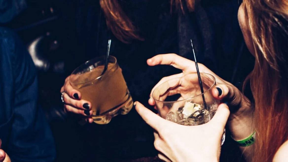 Έδωσαν αλκοόλ σε πέντε ανήλικους στην Πάτρα