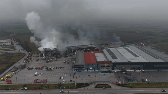 &Beta;&iota;&omicron;&lambda;ά&nu;&tau;&alpha;: &Pi;ά&nu;&omega; &alpha;&pi;ό 1.000 &beta;&alpha;&theta;&mu;&omicron;ί &Kappa;&epsilon;&lambda;&sigma;ί&omicron;&upsilon; &sigma;&tau;&omicron; &epsilon;&rho;&gamma;&omicron;&sigma;&tau;ά&sigma;&iota;&omicron; &epsilon;&xi;&alpha;&iota;&tau;ί&alpha;&sigmaf; &tau;&eta;&sigmaf; &phi;&omega;&tau;&iota;ά&sigmaf;, &pi;&omicron;&upsilon; &epsilon;&xi;&alpha;&kappa;&omicron;&lambda;&omicron;&upsilon;&theta;&epsilon;ί &nu;&alpha; &kappa;&alpha;ί&epsilon;&iota;- &Tau;&iota; &epsilon;&xi;&epsilon;&tau;ά&zeta;&epsilon;&tau;&alpha;&iota; &gamma;&iota;&alpha; &tau;&alpha; &alpha;ί&tau;&iota;&alpha; &tau;&eta;&sigmaf; &tau;&rho;&alpha;&gamma;&omega;&delta;ί&alpha;&sigmaf;