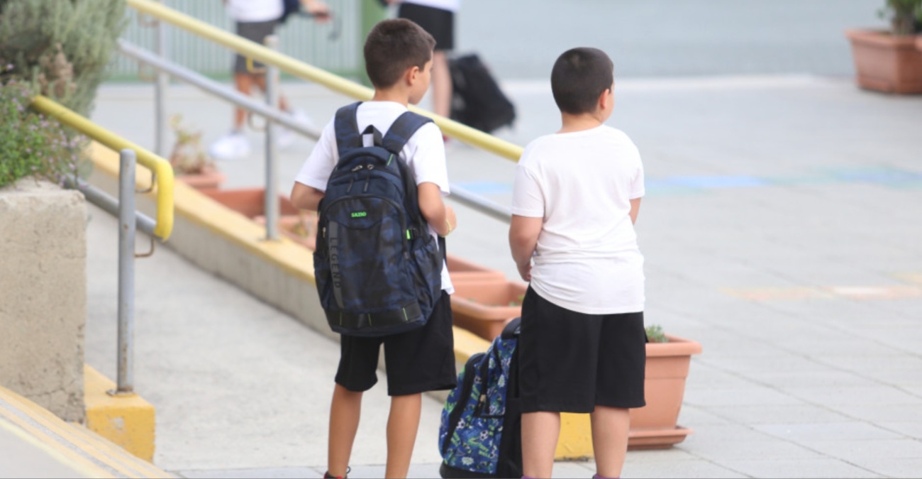 &laquo;&Kappa;&rho;&alpha;&upsilon;&gamma;ή &alpha;&pi;ό&gamma;&nu;&omega;&sigma;&eta;&sigmaf;&raquo; &alpha;&pi;ό &gamma;&omicron;&nu;&epsilon;ί&sigmaf; &sigma;&tau;&omicron; &Kappa;&alpha;ϊ&mu;&alpha;&kappa;&lambda;ί: 6 &Epsilon;&lambda;&lambda;&eta;&nu;&omicron;&kappa;ύ&pi;&rho;&iota;&omicron;&iota; &kappa;&alpha;&iota; 170 &pi;&alpha;&iota;&delta;&iota;ά &alpha;&pi;ό &tau;&rho;ί&tau;&epsilon;&sigmaf; &chi;ώ&rho;&epsilon;&sigmaf; &sigma;&tau;&omicron; &Nu;&eta;&pi;&iota;&alpha;&gamma;&omega;&gamma;&epsilon;ί&omicron;