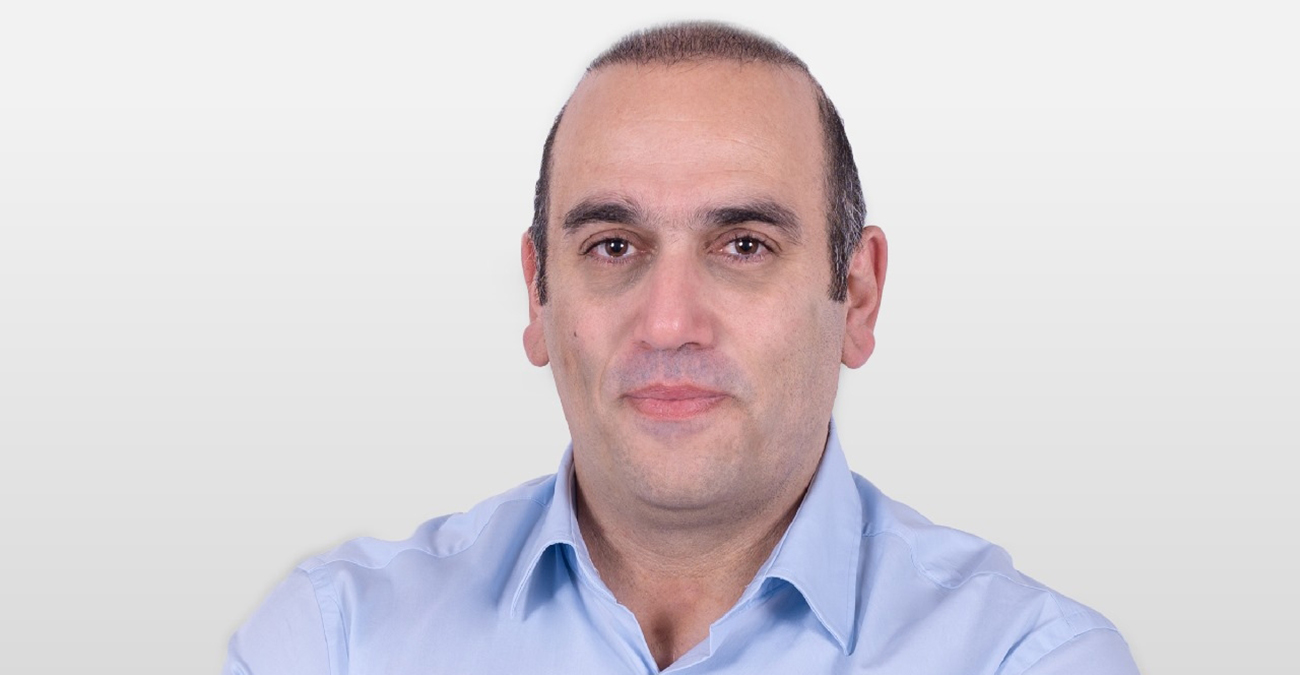 &Gamma;&iota;ά&nu;&nu;&eta;&sigmaf; &Kappa;&alpha;&rho;&omicron;ύ&sigma;&omicron;&sigmaf;: &laquo;&Delta;&iota;&omicron;&rho;&theta;ώ&nu;&omicron;&upsilon;&mu;&epsilon; &tau;&omicron; &lambda;ά&theta;&omicron;&sigmaf; &gamma;&iota;&alpha; &tau;&omicron; &Epsilon;&nu;&omega;&tau;&iota;&kappa;ό &Delta;&eta;&mu;&omicron;&psi;ή&phi;&iota;&sigma;&mu;&alpha; &ndash; &Pi;&rho;&omega;&tau;&omicron;&beta;&omicron;&upsilon;&lambda;ί&alpha; &sigma;&tau;&eta; &Beta;&omicron;&upsilon;&lambda;ή &mu;&epsilon;&tau;ά &tau;&iota;&sigmaf; &epsilon;&kappa;&lambda;&omicron;&gamma;έ&sigmaf;&raquo;