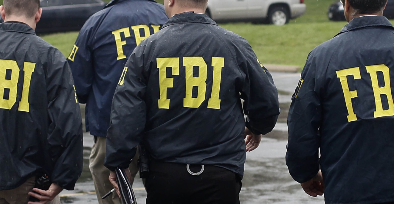 &Alpha;&pi;ό&beta;&alpha;&sigma;&eta; FBI &sigma;&tau;&eta; &Lambda;&epsilon;&upsilon;&kappa;&omega;&sigma;ί&alpha; &gamma;&iota;&alpha; &tau;&eta; &laquo;&Sigma;ά&nu;&tau;&upsilon;&raquo;: &Sigma;&tau;&omicron; &Alpha;&rho;&chi;&eta;&gamma;&epsilon;ί&omicron; &tau;&eta;&sigmaf; &Alpha;&sigma;&tau;&upsilon;&nu;&omicron;&mu;ί&alpha; &sigma;ή&mu;&epsilon;&rho;&alpha; &omicron;&iota; &Alpha;&mu;&epsilon;&rho;&iota;&kappa;ά&nu;&omicron;&iota; - &laquo;&Sigma;&kappa;&alpha;&nu;ά&rho;&omicron;&upsilon;&nu;&raquo; &tau;&omicron; &mu;&alpha;&rho;&tau;&upsilon;&rho;&iota;&kappa;ό &upsilon;&lambda;&iota;&kappa;ό