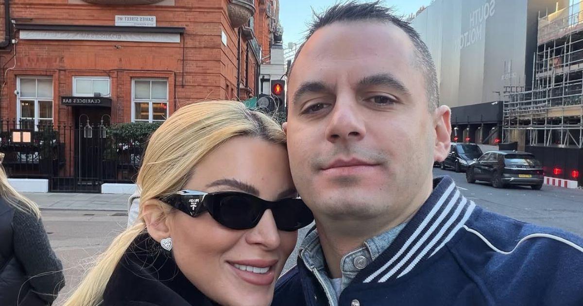 &Kappa;&alpha;&tau;&epsilon;&rho;ί&nu;&alpha; &Kappa;&alpha;&iota;&nu;&omicron;ύ&rho;&gamma;&iota;&omicron;&upsilon;: To story &tau;&omicron;&upsilon; &sigma;&upsilon;&nu;&tau;&rho;ό&phi;&omicron;&upsilon; &tau;&eta;&sigmaf; &mu;έ&sigma;&alpha; &alpha;&pi;ό &tau;&omicron; &mu;&alpha;&iota;&epsilon;&upsilon;&tau;ή&rho;&iota;&omicron;: &laquo;&Alpha;&pi;&omicron;&kappa;ά&lambda;&upsilon;&psi;&epsilon;&raquo; &tau;&omicron; ό&nu;&omicron;&mu;&alpha; &tau;&eta;&sigmaf; &kappa;ό&rho;&eta;&sigmaf; &tau;&omicron;&upsilon;&sigmaf;