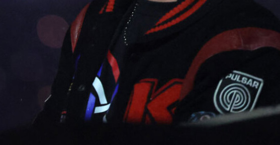 &Sigma;&omicron;&kappa; &sigma;&tau;&eta; &Gamma;&alpha;&lambda;&lambda;ί&alpha;: &Omicron; DJ Kavinsky &beta;&rho;έ&theta;&eta;&kappa;&epsilon; &nu;&epsilon;&kappa;&rho;ό&sigmaf; &sigma;&tau;&omicron; &sigma;&pi;ί&tau;&iota; &tau;&omicron;&upsilon;