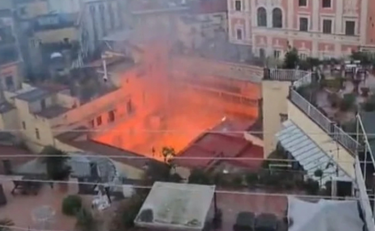 VIDEO: &Pi;&upsilon;&rho;&kappa;&alpha;&gamma;&iota;ά &kappa;&alpha;&tau;έ&sigma;&tau;&rho;&epsilon;&psi;&epsilon; &iota;&sigma;&tau;&omicron;&rho;&iota;&kappa;ό &theta;έ&alpha;&tau;&rho;&omicron; &tau;&eta;&sigmaf; &Epsilon;&upsilon;&rho;ώ&pi;&eta;&sigmaf; - &Epsilon;&kappa;&kappa;&epsilon;&nu;ώ&theta;&eta;&kappa;&alpha;&nu; &omicron;&iota; &gamma;ύ&rho;&omega; &pi;&omicron;&lambda;&upsilon;&kappa;&alpha;&tau;&omicron;&iota;&kappa;ί&epsilon;&sigmaf;