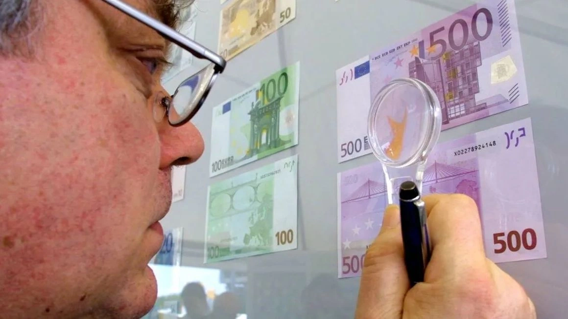&laquo;Έ&rho;&chi;&epsilon;&tau;&alpha;&iota;&raquo; &tau;&omicron; &tau;έ&lambda;&omicron;&sigmaf; &tau;&omega;&nu; 500&epsilon;&upsilon;&rho;&omega;&nu; &ndash; &Tau;&iota; &theta;&alpha; &gamma;ί&nu;&epsilon;&iota; &mu;&epsilon; ό&sigma;&alpha; ή&delta;&eta; &kappa;&upsilon;&kappa;&lambda;&omicron;&phi;&omicron;&rho;&omicron;ύ&nu; - &Tau;&iota; &pi;&rho;έ&pi;&epsilon;&iota; &nu;&alpha; &kappa;ά&nu;&omicron;&upsilon;&nu; ό&sigma;&omicron;&iota; έ&chi;&omicron;&upsilon;&nu;