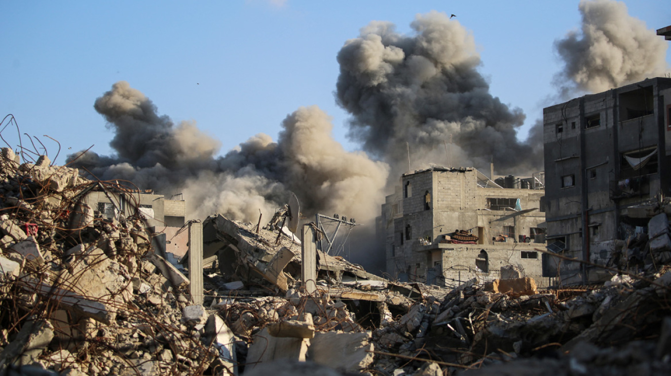 Ισραηλινά αεροσκάφη βομβάρδισαν την πόλη της Γάζας μετά την εντολή Νετανιάχου Ισραηλινά αεροσκάφη βομβάρδισαν την πόλη της Γάζας μετά την εντολή Νετανιάχου