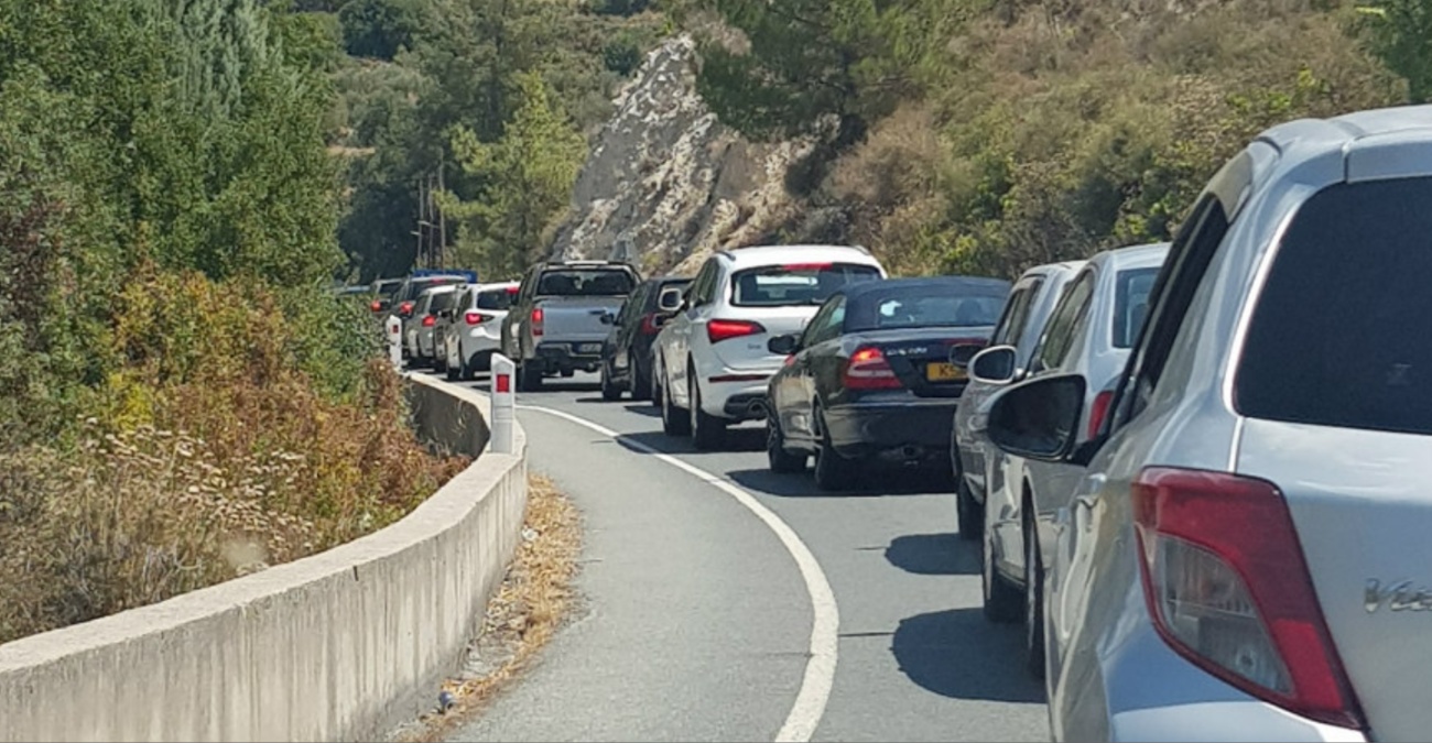 Κυκλοφοριακό χάος στις ορεινές περιοχές – Ποιους δρόμους μπορείτε να χρησιμοποιήσετε