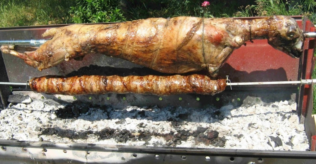 &Pi;&rho;. &Kappa;&rho;&epsilon;&omicron;&pi;&omega;&lambda;ώ&nu;: &laquo;&Upsilon;&pi;ά&rho;&chi;&epsilon;&iota; &epsilon;&pi;ά&rho;&kappa;&epsilon;&iota;&alpha; &kappa;&rho;έ&alpha;&tau;&omicron;&sigmaf; - &Sigma;&tau;&alpha; ί&delta;&iota;&alpha; &epsilon;&pi;ί&pi;&epsilon;&delta;&alpha; &omicron;&iota; &tau;&iota;&mu;έ&sigmaf; &gamma;&iota;&alpha; &tau;&omicron; &Pi;ά&sigma;&chi;&alpha;&raquo;