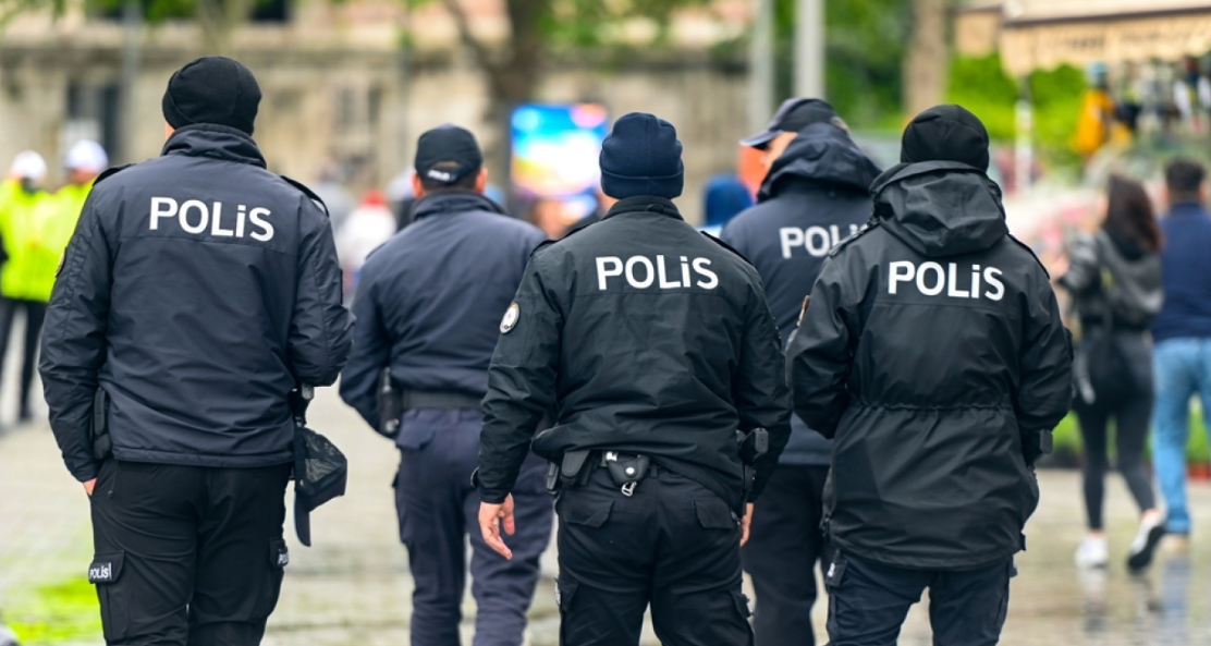 Μπαράζ συλλήψεων μετά τον θάνατο τριών ανθρώπων από δηλητηρίαση