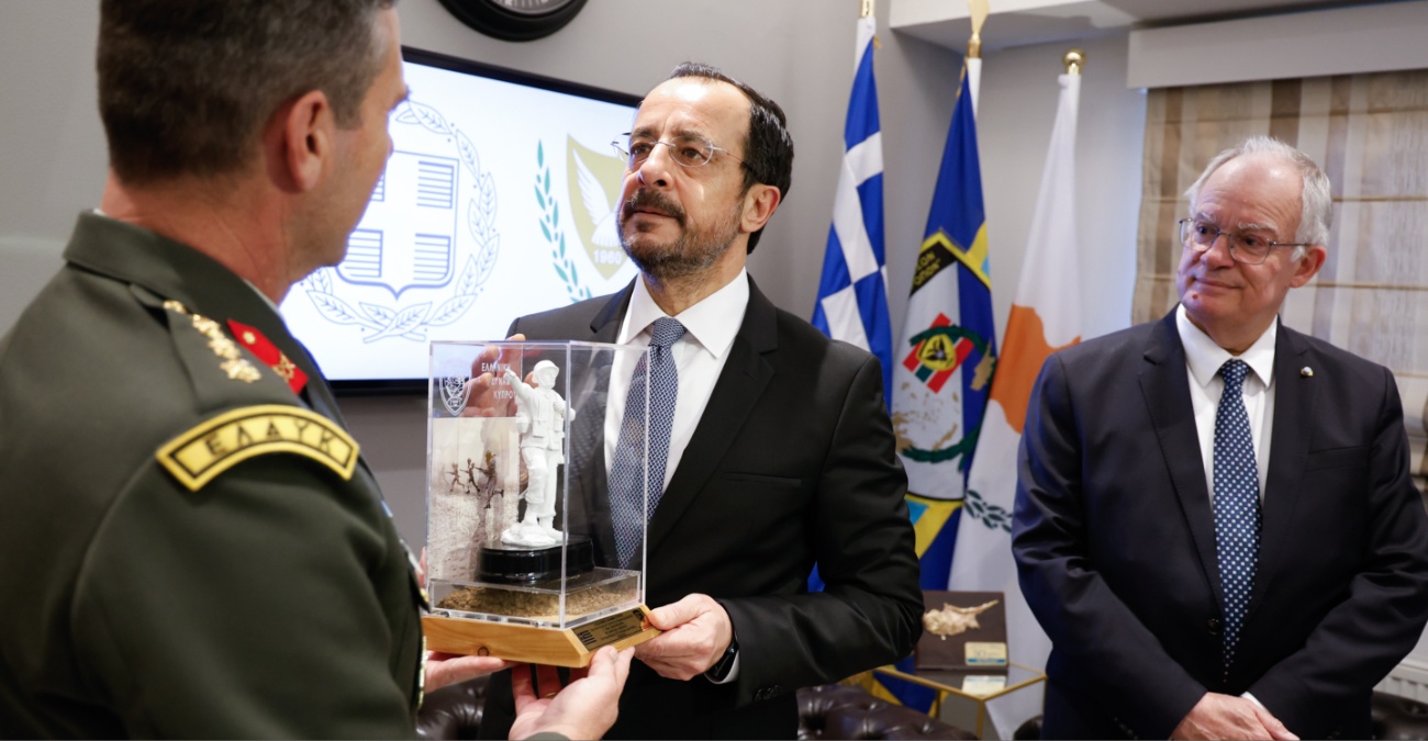 Το «ευχαριστώ» του Προέδρου Χριστοδουλίδη στην ΕΛΔΥΚ – Του απένειμαν τιμητική πλακέτα