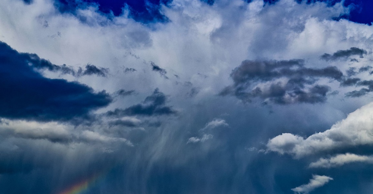 &Alpha;&pi;ί&sigma;&tau;&epsilon;&upsilon;&tau;&eta; &epsilon;&iota;&kappa;ό&nu;&alpha; &sigma;&tau;&eta;&nu; &Kappa;ύ&pi;&rho;&omicron;: &Omicron; &omicron;&upsilon;&rho;&alpha;&nu;ό&sigmaf; &chi;&omega;&rho;ί&sigma;&tau;&eta;&kappa;&epsilon; &sigma;&tau;&alpha; &delta;ύ&omicron; &kappa;&alpha;&iota; έ&gamma;&iota;&nu;&epsilon; viral - &Phi;&omega;&tau;&omicron;&gamma;&rho;&alpha;&phi;ί&alpha;