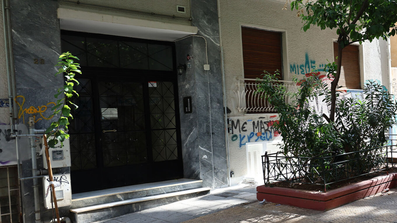 &Theta;&rho;ί&lambda;&epsilon;&rho; &mu;&epsilon; &tau;&eta; &delta;&omicron;&lambda;&omicron;&phi;&omicron;&nu;ί&alpha; &tau;&omicron;&upsilon; &beta;&rho;έ&phi;&omicron;&upsilon;&sigmaf; &sigma;&tau;&eta;&nu; &Kappa;&upsilon;&psi;έ&lambda;&eta;: &laquo;&Mu;ό&lambda;&iota;&sigmaf; &pi;έ&theta;&alpha;&nu;&epsilon; &eta;&rho;έ&mu;&eta;&sigma;&epsilon; &tau;&omicron; &sigma;&pi;ί&tau;&iota; &mu;&alpha;&sigmaf;, &alpha;&lambda;&lambda;ά &delta;&epsilon;&nu; &tau;&omicron; &sigma;&kappa;ό&tau;&omega;&sigma;&alpha; &epsilon;&gamma;ώ&raquo; &epsilon;ί&pi;&epsilon; &omicron; 43&chi;&rho;&omicron;&nu;&omicron;&sigmaf;