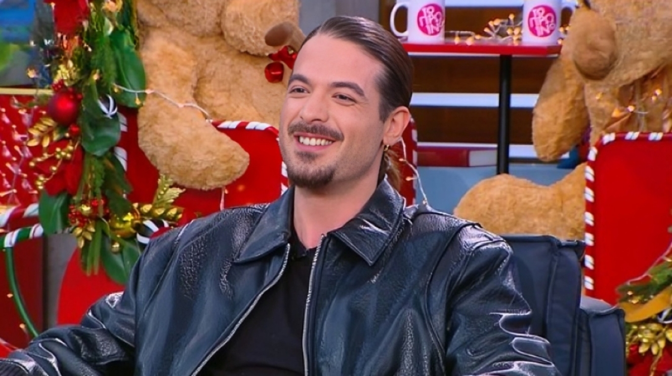 &Omicron; Ά&rho;&eta;&sigmaf; &Mu;&omicron;&upsilon;&gamma;&kappa;&omicron;&pi;έ&tau;&rho;&omicron;&sigmaf; έ&delta;&epsilon;&iota;&xi;&epsilon; &tau;&omicron; &tau;&epsilon;&chi;&nu;&eta;&tau;ό &mu;έ&lambda;&omicron;&sigmaf; &sigma;&tau;&omicron; &chi;έ&rho;&iota; &tau;&omicron;&upsilon; - &laquo;&Mu;&pi;&alpha;&mu;&pi;ά &tau;&omicron; &mu;&iota;&mu;ί &pi;έ&rho;&alpha;&sigma;&epsilon;&raquo;