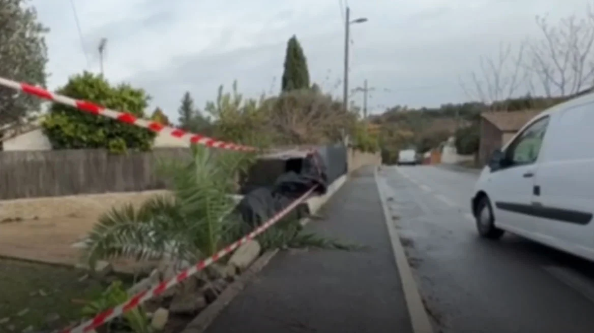 Τρεις νεαροί πνίγηκαν όταν το αυτοκίνητό τους βγήκε από τον δρόμο και έπεσε ανάποδα σε πισίνα