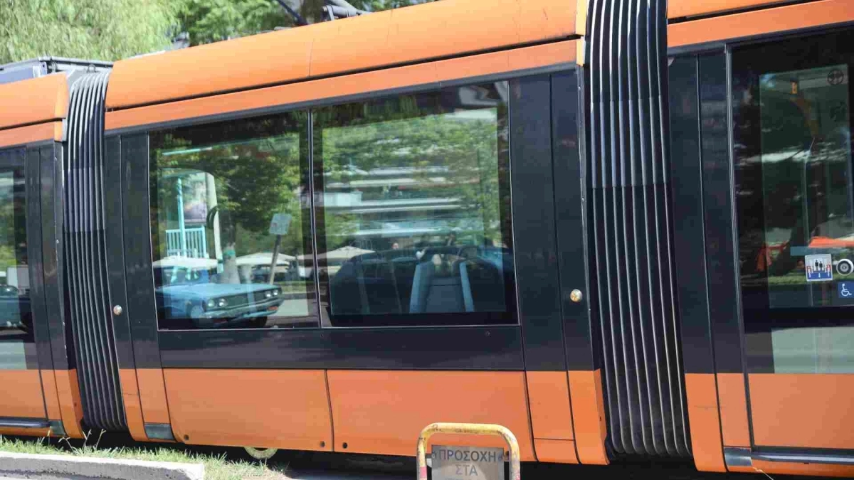 VIDEO - &Chi;&alpha;&mu;ό&sigmaf; &sigma;&tau;&omicron; &tau;&rho;&alpha;&mu;: &Pi;&iota;&tau;&sigma;&iota;&rho;&iota;&kappa;ά&delta;&epsilon;&sigmaf; &pi;&epsilon;&tau;&omicron;ύ&sigma;&alpha;&nu; &sigma;&upsilon;&sigma;&kappa;&epsilon;&upsilon;ή &epsilon;&rho;&omega;&tau;&iota;&kappa;&omicron;ύ &beta;&omicron;&eta;&theta;ή&mu;&alpha;&tau;&omicron;&sigmaf; &sigma;&epsilon; &epsilon;&pi;&iota;&beta;ά&tau;&epsilon;&sigmaf; &pi;&rho;&omicron;&kappa;&alpha;&lambda;ώ&nu;&tau;&alpha;&sigmaf; &alpha;&nu;&alpha;&sigma;&tau;ά&tau;&omega;&sigma;&eta;