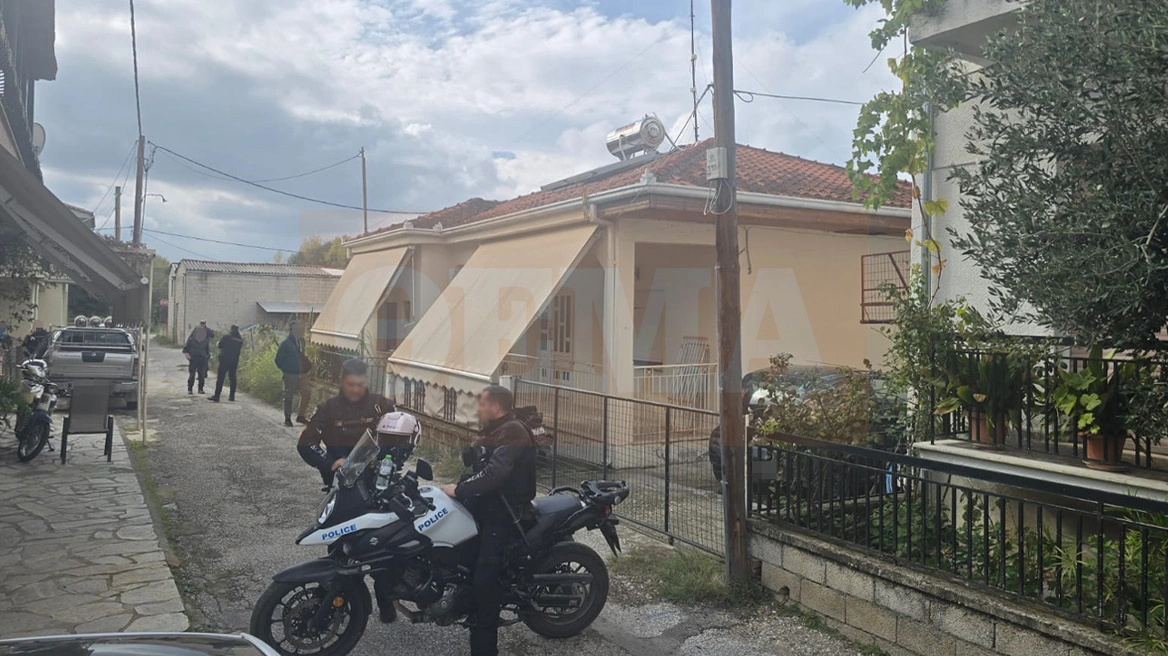 «Ήθελα πάντα να τη σκοτώσω, δεν με πρόσεχε και είχε σχέσεις» ισχυρίστηκε στην αστυνομία ο 18χρονος που έπνιξε τη μητέρα του στα Τρίκαλα «Ήθελα πάντα να τη σκοτώσω, δεν με πρόσεχε και είχε σχέσεις» ισχυρίστηκε στην αστυνομία ο 18χρονος που έπνιξε τη μητέρα του στα Τρίκαλα
