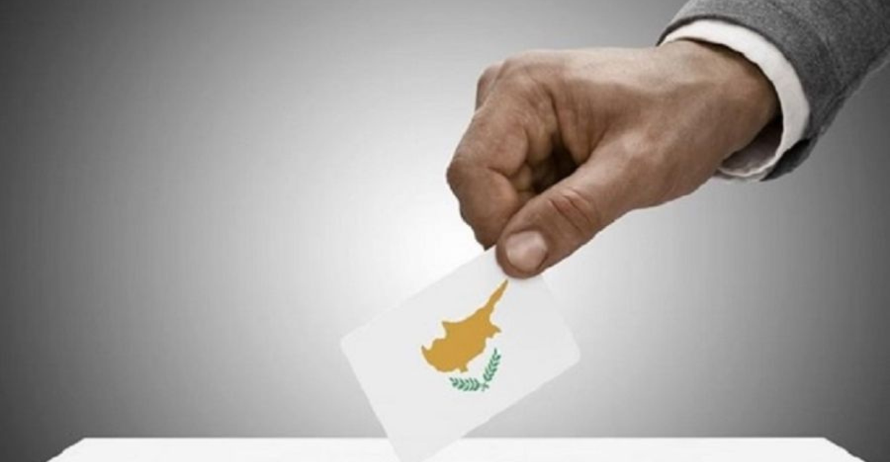 Στόχος βανδαλισμών υποψήφιος βουλευτής στη Λεμεσό – «Έλουσαν» με μπογιές τις αφίσες του – Δείτε φωτογραφίες