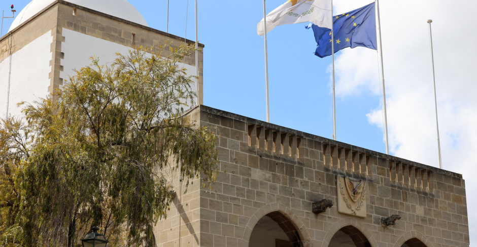 &Delta;&epsilon;ύ&tau;&epsilon;&rho;&epsilon;&sigmaf; &sigma;&kappa;έ&psi;&epsilon;&iota;&sigmaf; &Lambda;&epsilon;&upsilon;&kappa;&omega;&sigma;ί&alpha;&sigmaf; &gamma;&iota;&alpha; &tau;&omicron; &Sigma;&upsilon;&mu;&beta;&omicron;ύ&lambda;&iota;&omicron; &Epsilon;&iota;&rho;ή&nu;&eta;&sigmaf; -&Delta;&iota;&pi;&lambda;&omega;&mu;&alpha;&tau;&iota;&kappa;ό&sigmaf; &gamma;&rho;ί&phi;&omicron;&sigmaf; &mu;&epsilon; &phi;ό&nu;&tau;&omicron; &tau;&eta; &Gamma;ά&zeta;&alpha;