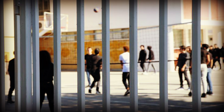 VIDEO: Στο Νοσοκομείο ανήλικος – Λιποθύμησε έξω από σχολείο μετά από χρήση κάνναβης